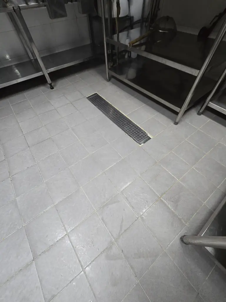 인천 부평구 부평동 식당청소 작업 후 깨끗하게 정리된 주방
